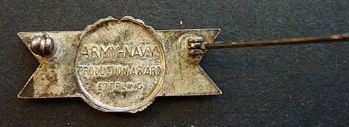 US WW 2 MILITARY STERLING SILVER PIN  E  ARMY NAVY  