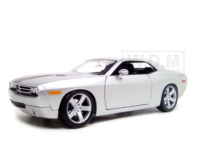 2006 DODGE CHALLENGER CONCEPT SILVER 118 MODEL CAR  