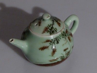 CHINESE ANTIQUE CERAMIC TEA POT COLOURS ON GREEN GLAZE  