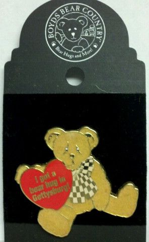 GOT A HUG IN GETTYSBURG BOYDS BEAR NEW LAPEL PIN  