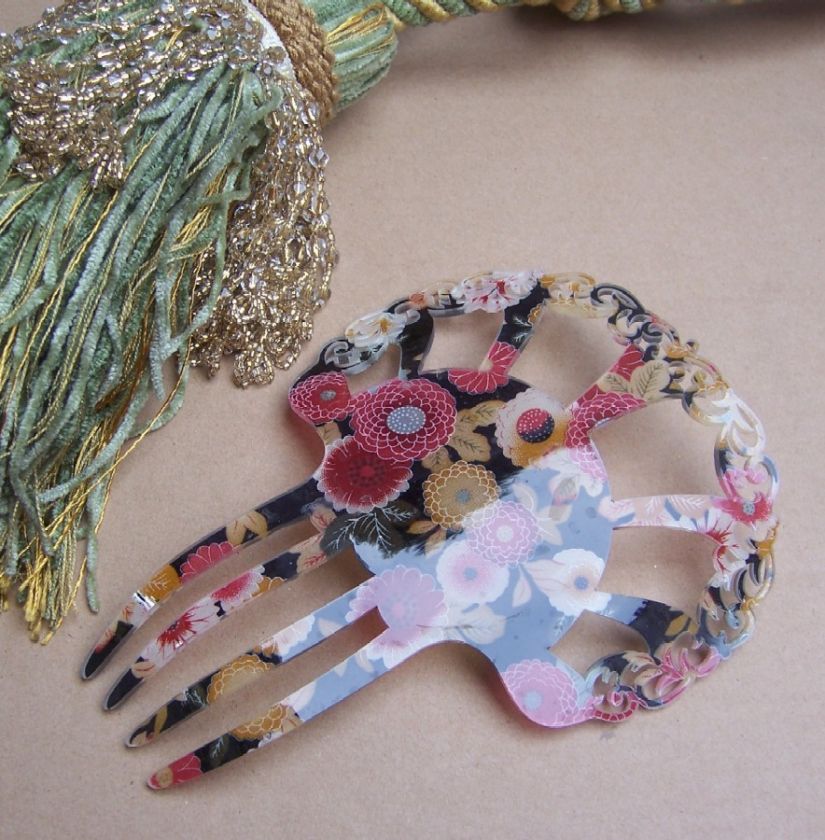 SPANISH MANTILLA STYLE VINTAGE HAIR COMB IN A PRETTY FLORAL PATTERN