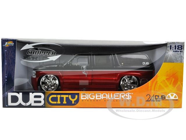 2003 CHEVROLET SUBURBAN RED/BLACK 118 MODEL CAR  