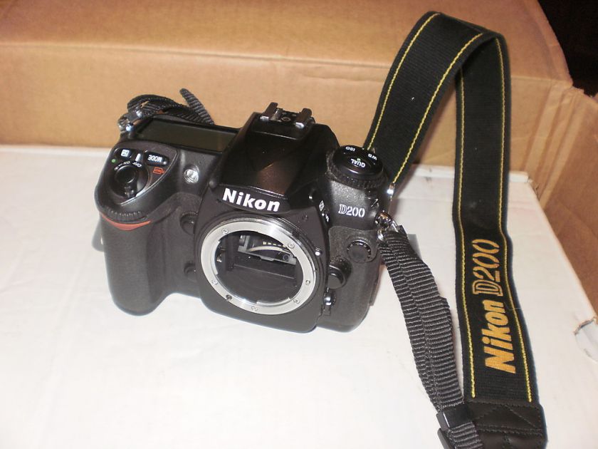 nikon d200 camera body, two batteries and charger 18208910656  