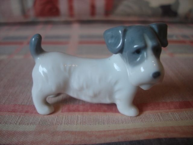 Metzler& Ortloff Dog figurine collectors piece  