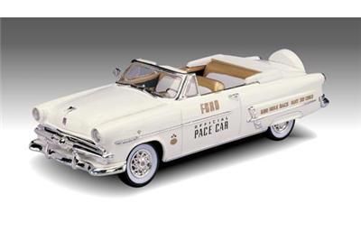 Lindberg 1953 Ford Convertible Indy Pace Car 125 72321  