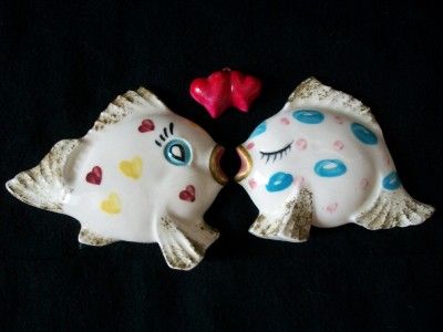 VINTAGE JAPAN HEART KISSING BOY GIRL FISH BUBBLE RARE CERAMIC WALL 