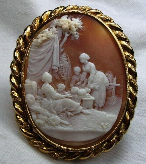 RAREST MUSEUM QLTY VICTORIAN CAMEO BROOCH THE VENDOR OF PUMPKINS 