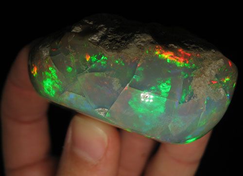 opals are shown dry and 100 % natural pictures and videos are made 