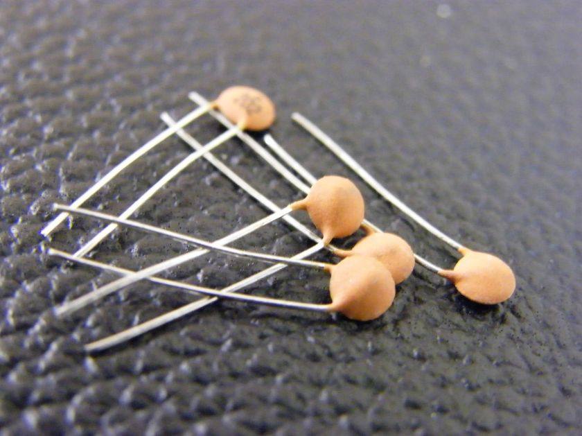 100pcs 680pF 50V Ceramic Disc Capacitor  