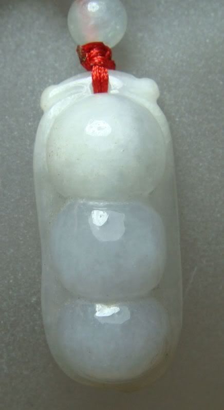 WHITE CHINESE JADEITE JADE BEAN POD PODDED PENDANT  