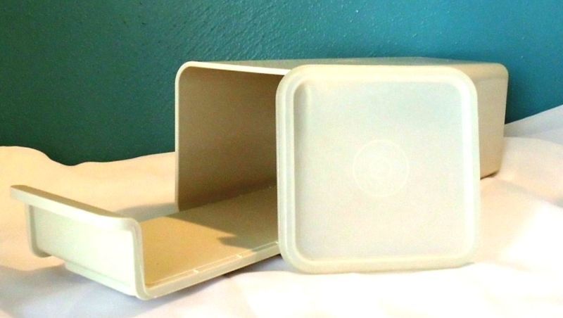 EUC TUPPERWARE VELVEETA 1lb Cheese Keeper Container Vintage find 